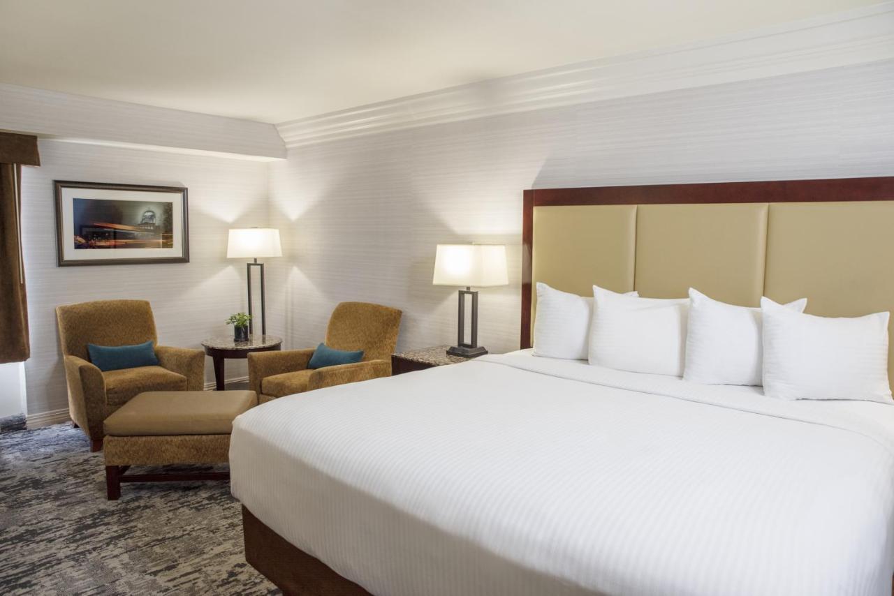 The Madison Concourse Hotel Екстер'єр фото