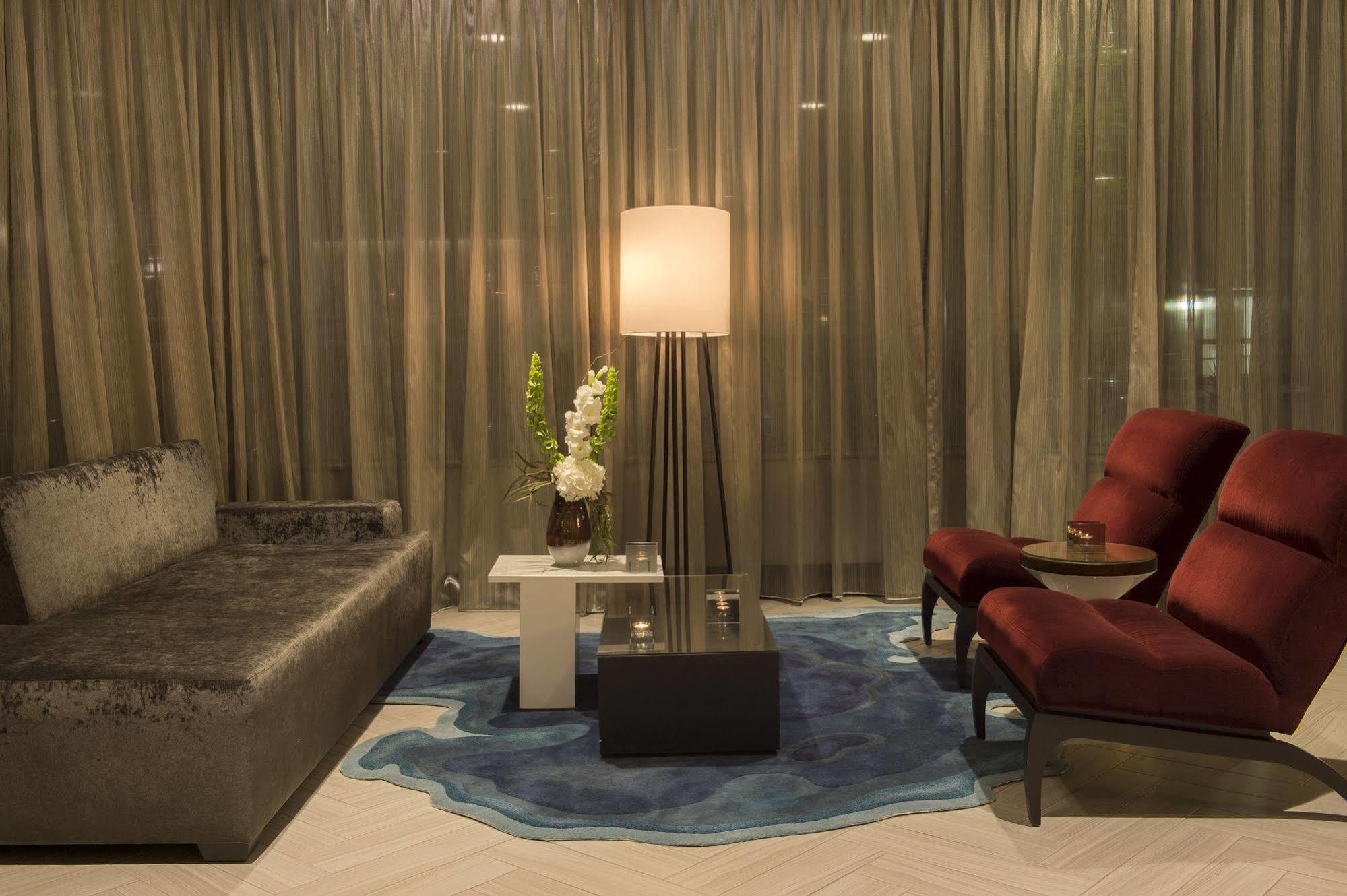 The Madison Concourse Hotel Екстер'єр фото