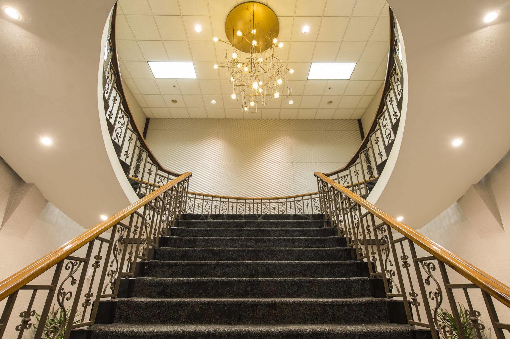 The Madison Concourse Hotel Екстер'єр фото