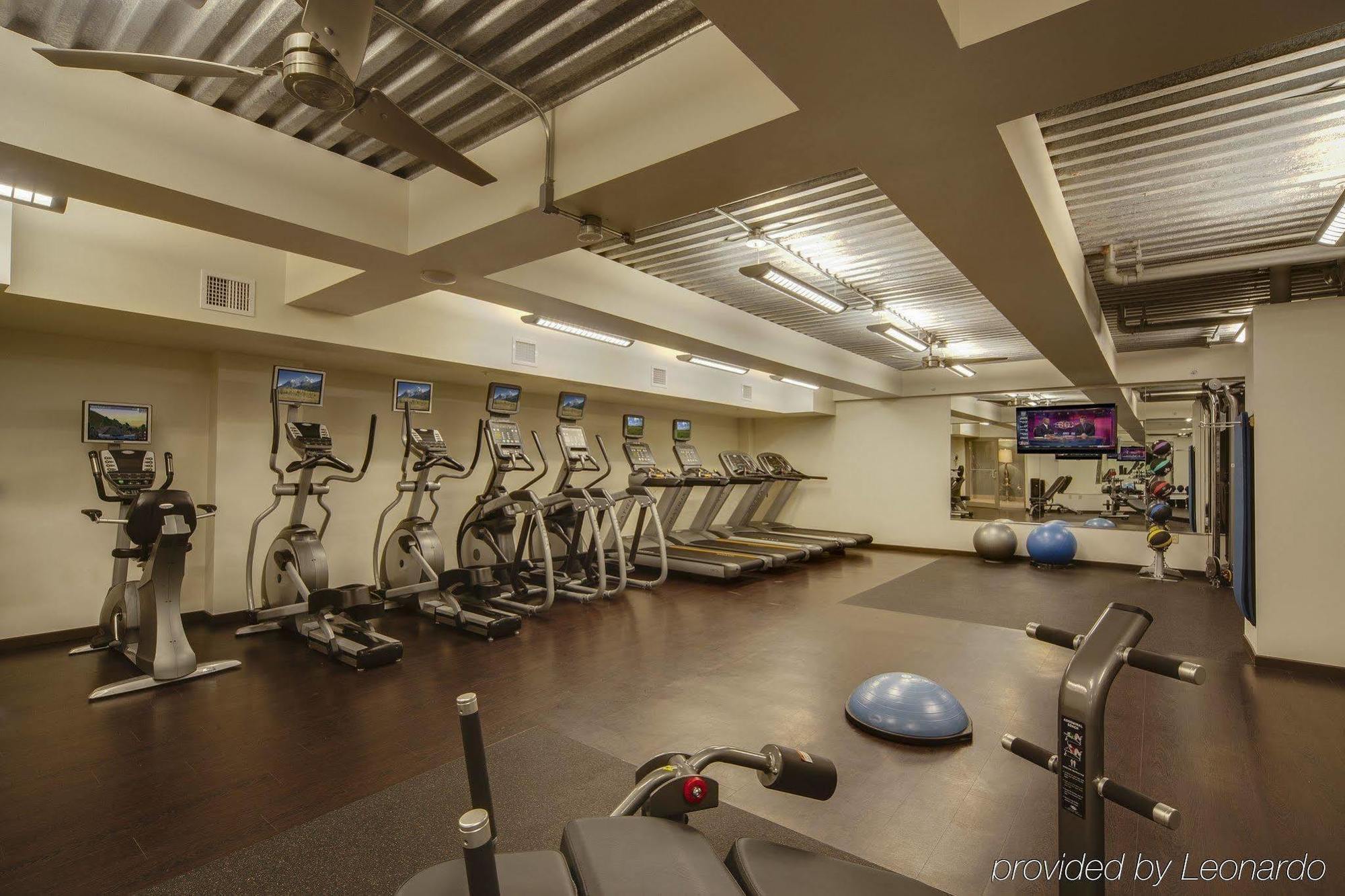 The Madison Concourse Hotel Екстер'єр фото