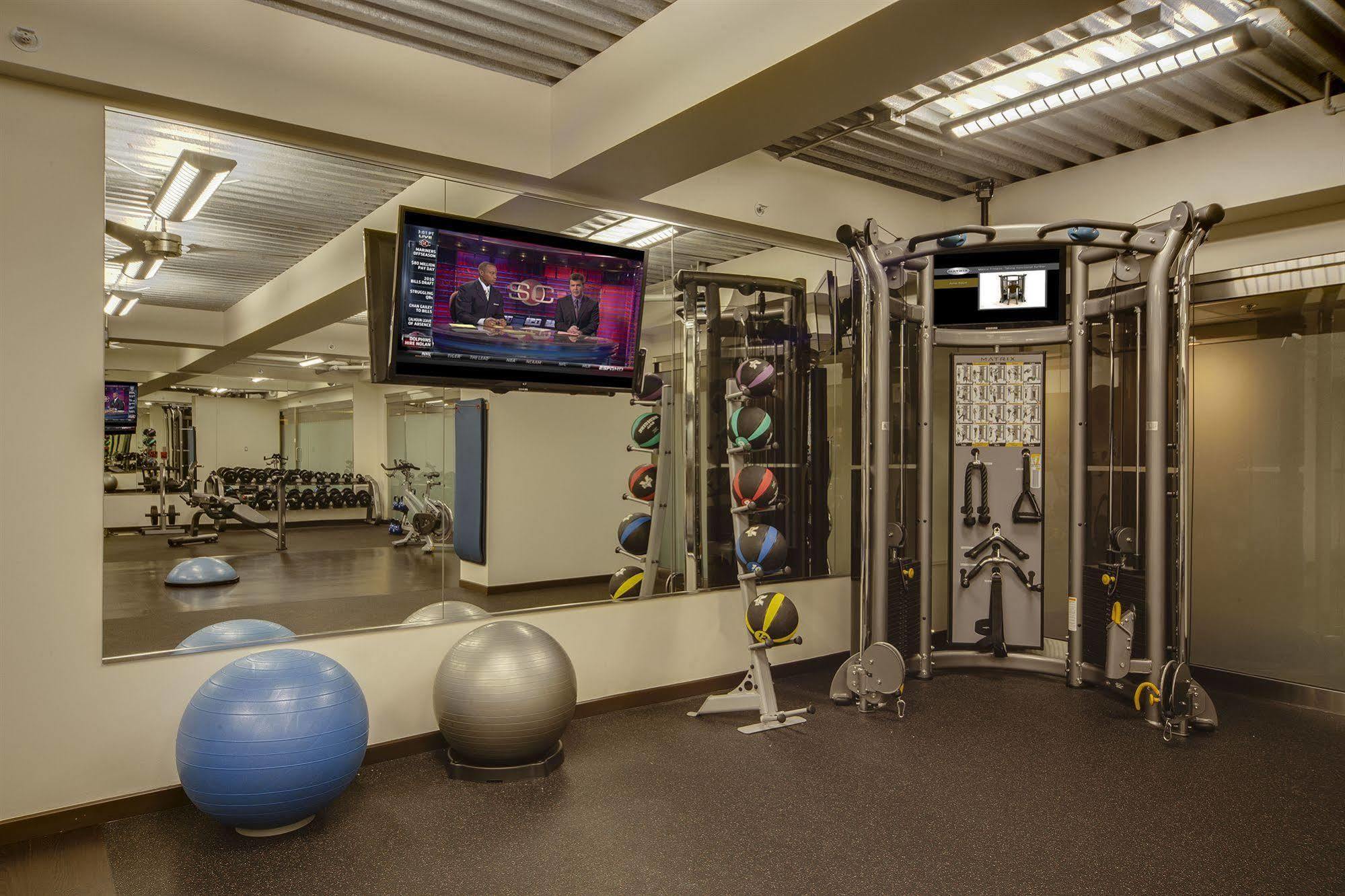 The Madison Concourse Hotel Екстер'єр фото