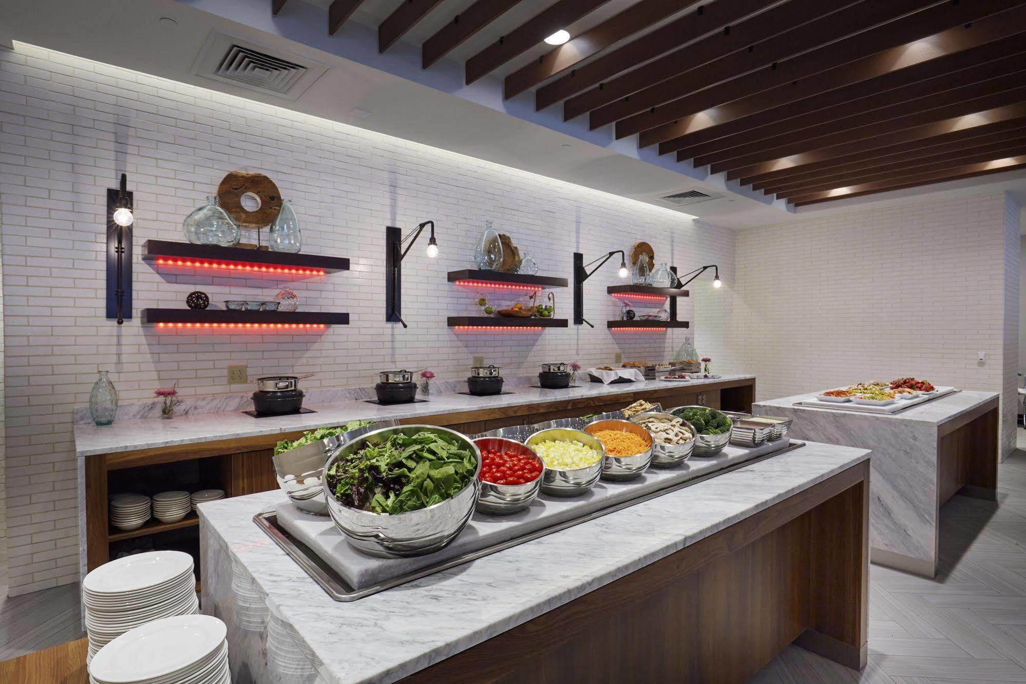 The Madison Concourse Hotel Екстер'єр фото