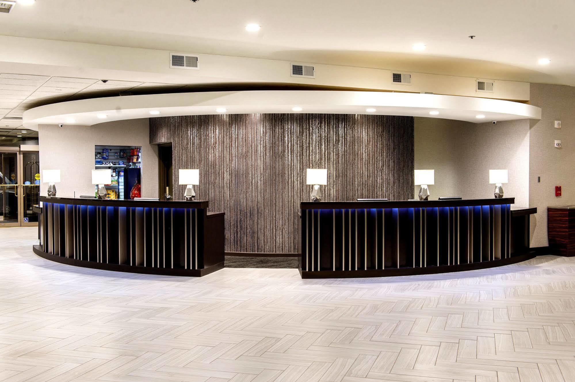 The Madison Concourse Hotel Екстер'єр фото
